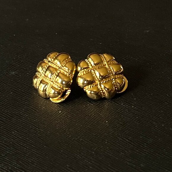 Vintage MONET Golden Tone Luxury Clip On Earrings - Picture 7 of 8